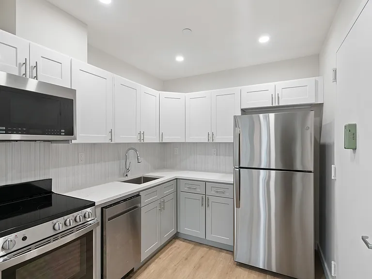 14-41 Broadway #PHB — Photo 9