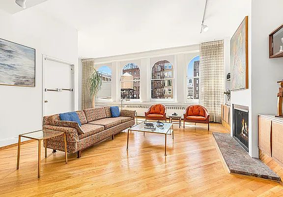 5th image of 35 E 12th St APT 8C