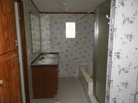 Master bath with seperate shower