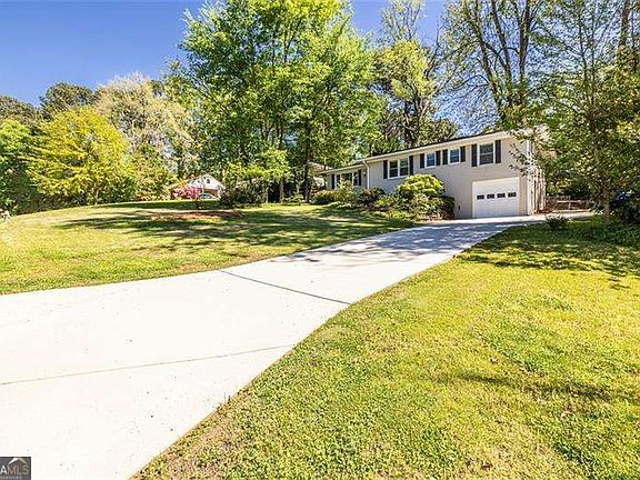 3rd image of 709 Park Ln