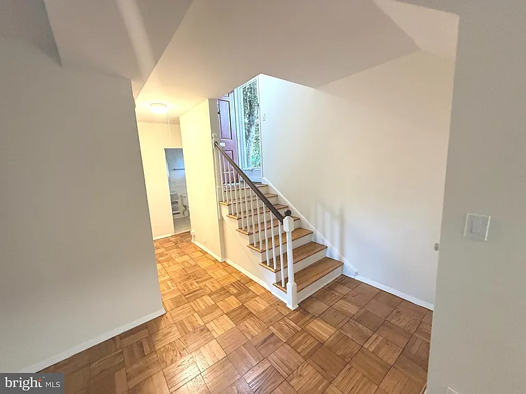 1608 Mount Eagle Pl — Photo 9