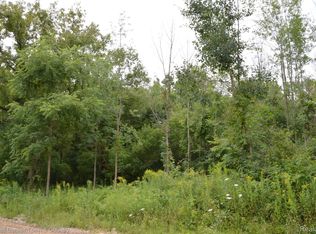 6118 Hazard Rd, Fenton, MI 48430