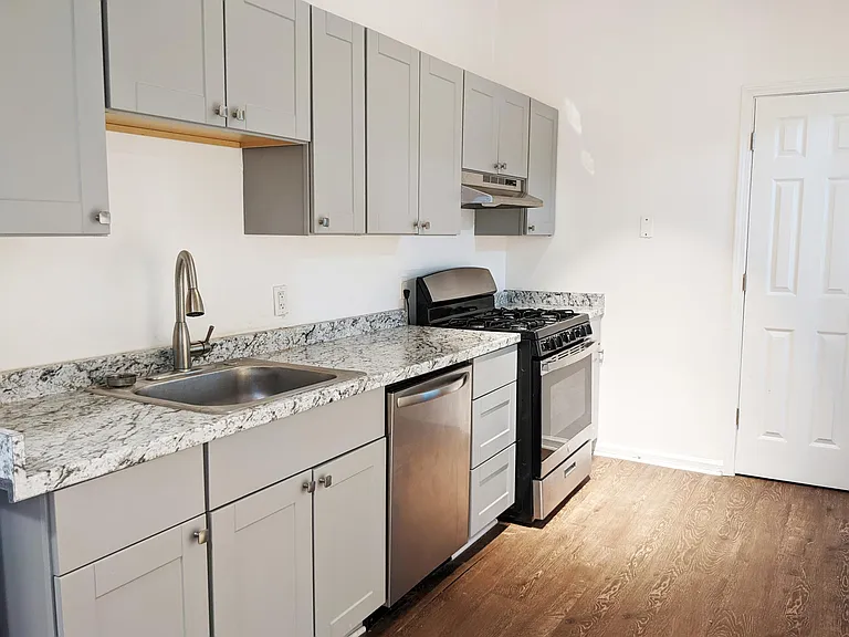 474 Holderness St SW #3 — Photo 3