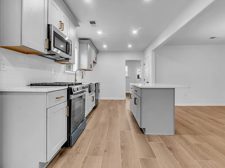 382 Josephine St — Photo 5
