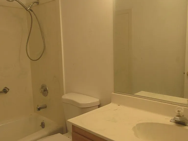 527 E 2015 N — Photo 18