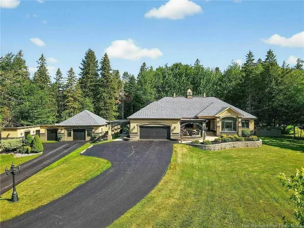 493 Leblanc Rd, Dieppe, NB E1A 7N3