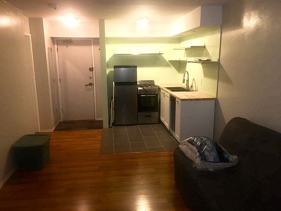 3rd image of 510 W Fullerton Pkwy APT 303
