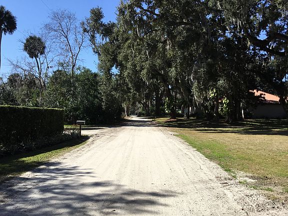 4th image of 11 Pamela Pkwy