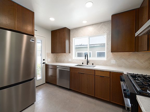 4th image of 3650 Quimby St