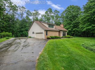 6375 Perryville Rd, Holly, MI 48442