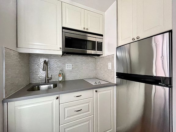 3rd image of 45 Tudor City Pl APT 606