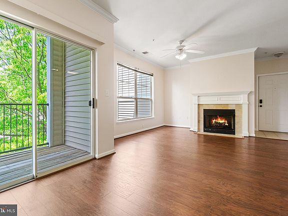 5th image of 19623 Galway Bay Cir APT 302