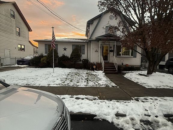 2nd image of 32 Mundy Ave