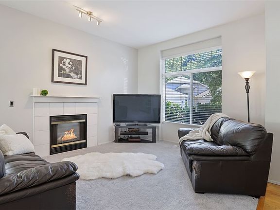 Tall ceilings and windows that show off the height, you are going to love it here!