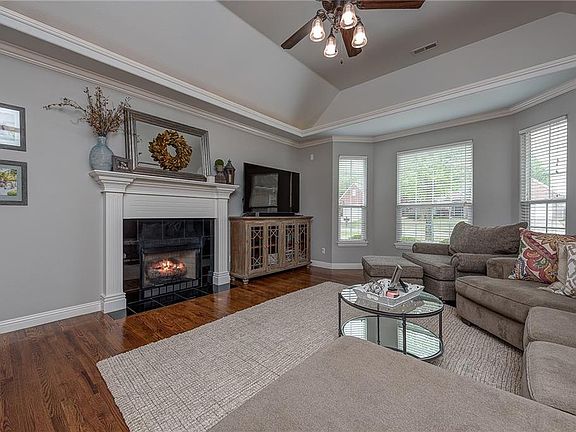 4th image of 5712 S Chanberry Ln