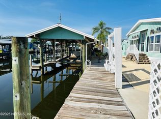 122 Paradise Dr, Welaka, FL 32193