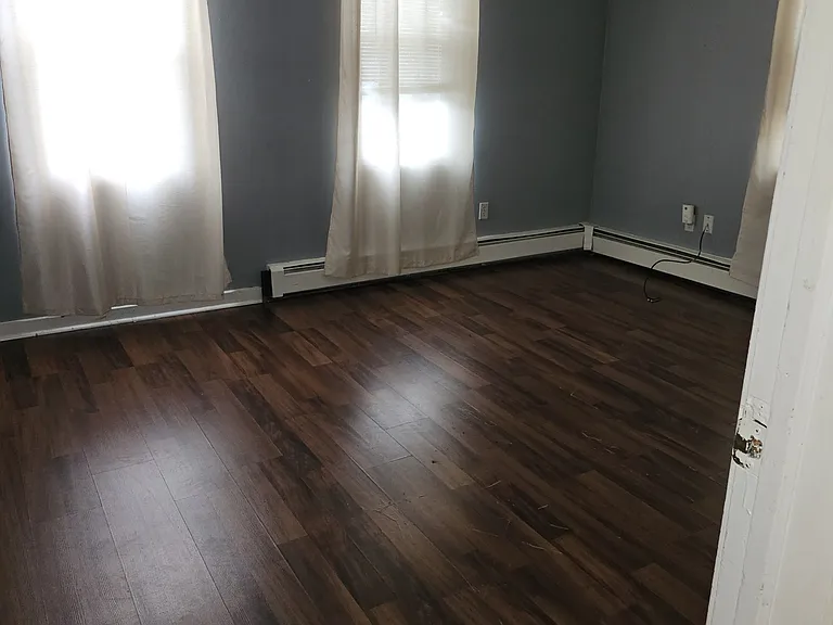 137 Pleasant St — Photo 8