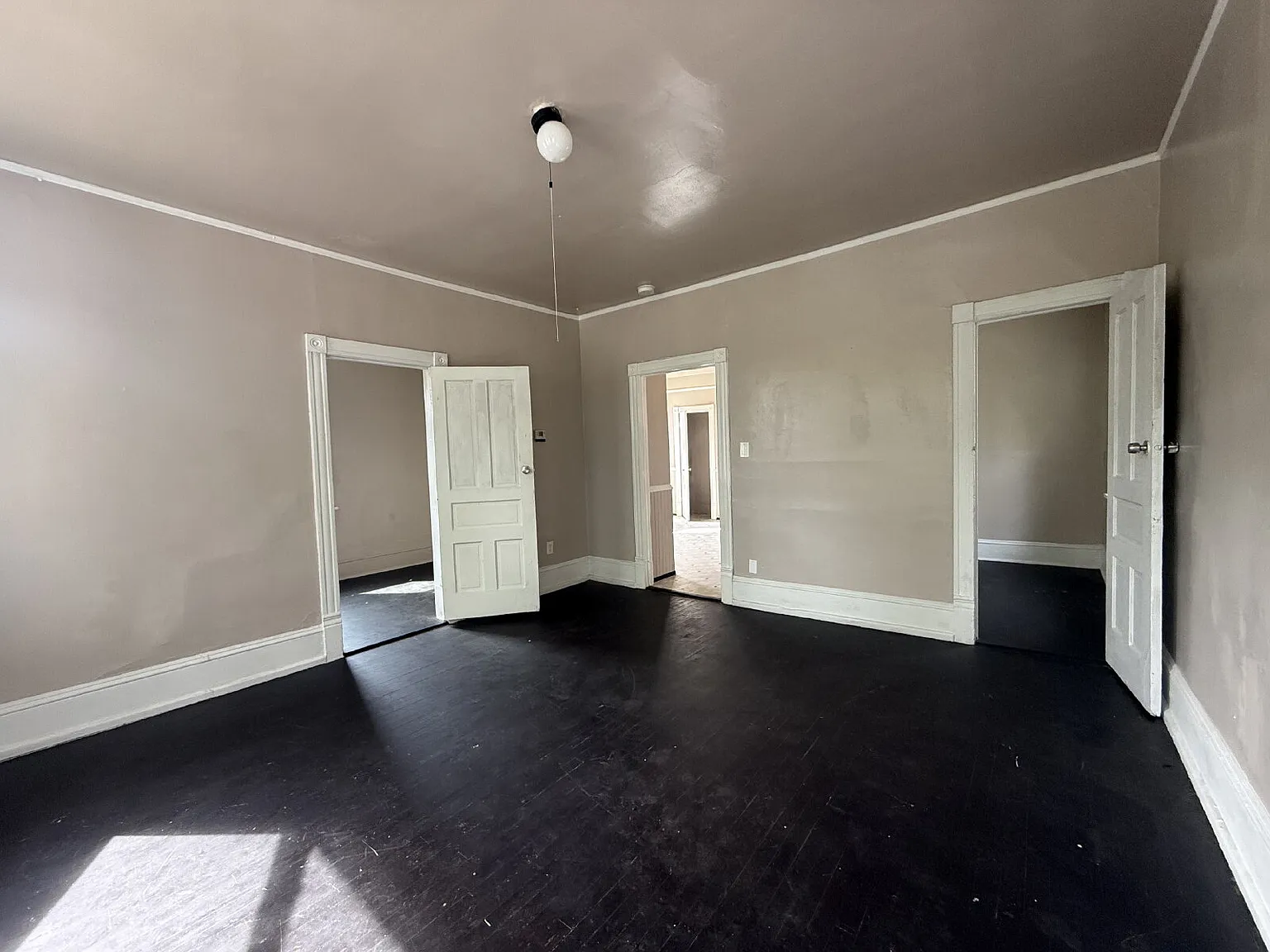 2 bed, 1.0 bath, $850 — Photo 2