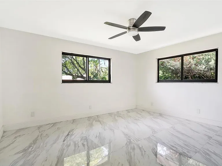 4190 SW 4th St — Photo 20