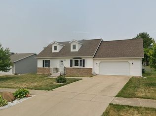 901 Dennis Dr, Eureka, IL 61530