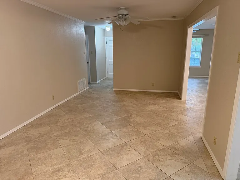 101 Crescent Dr — Photo 3