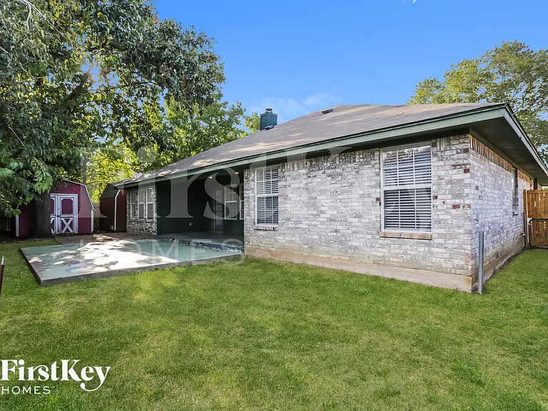 714 Windridge Ln — Photo 14