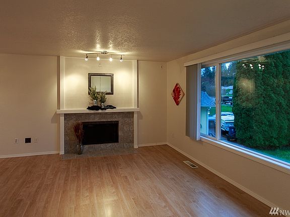 4th image of 2412 120th Dr NE