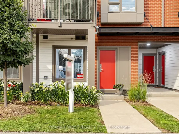 2635 William Jackson Dr #404, Pickering, ON L1X 0L5