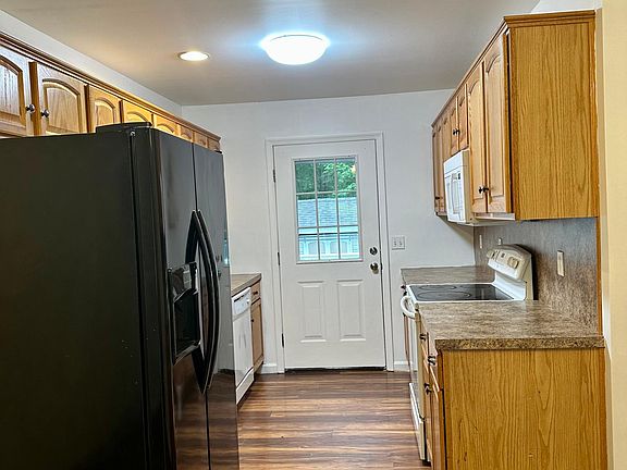 4th image of 30-32 Brookeville Ter #2
