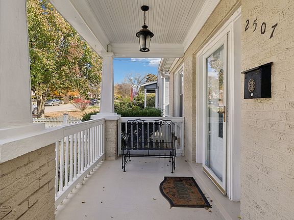 3rd image of 2507 Sunset Pl