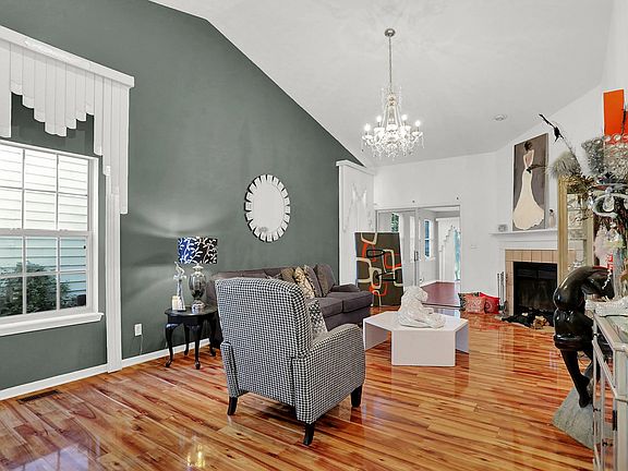 4th image of 2905 Sunnyfield Ct