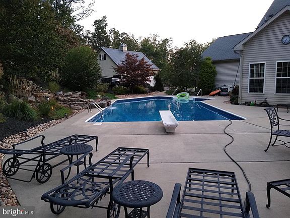 4th image of 161 Ewell Dr