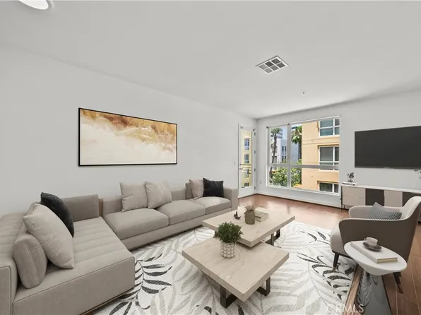 21301 Erwin St Unit 420, Woodland Hills, CA 91367