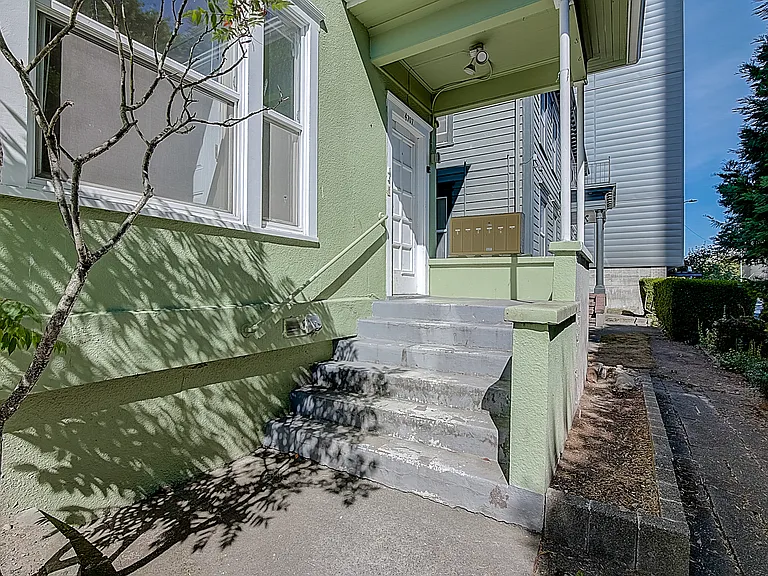 4707 Brooklyn Ave NE — Photo 1
