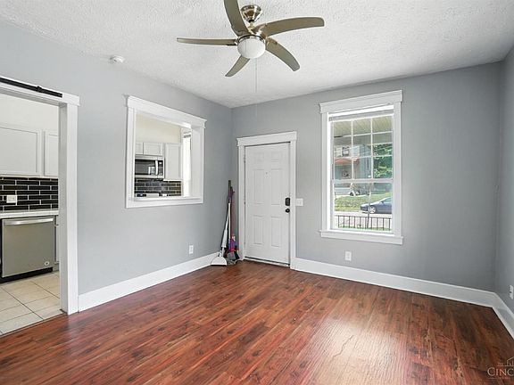 3rd image of 2322 Maplewood Ave