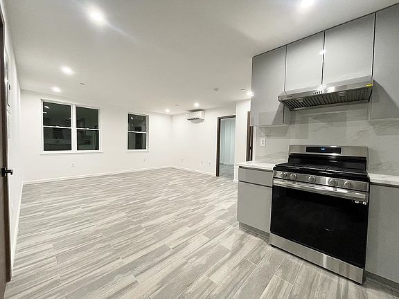 5th image of 1595 W 9th St #3