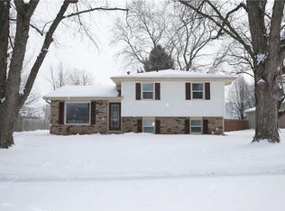 157 S Hickory Blvd, Pleasant Hill, IA 50327
