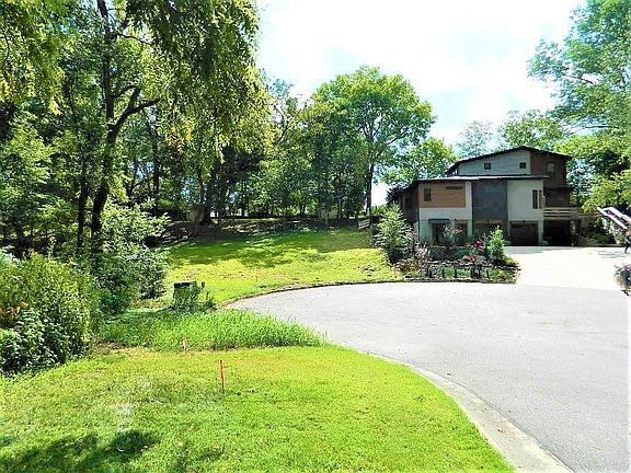 5th image of Briarwood Ln