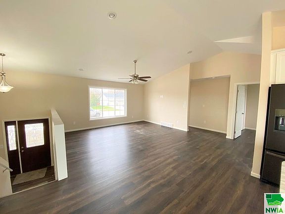 4th image of 505 Magnolia Ln