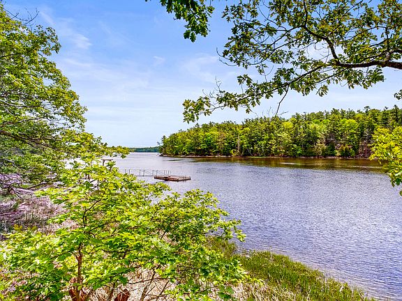 3rd image of 82 Rogers Neck