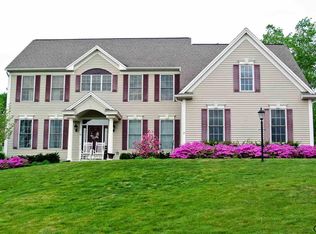 40 Outlook Dr S, Halfmoon, NY 12118