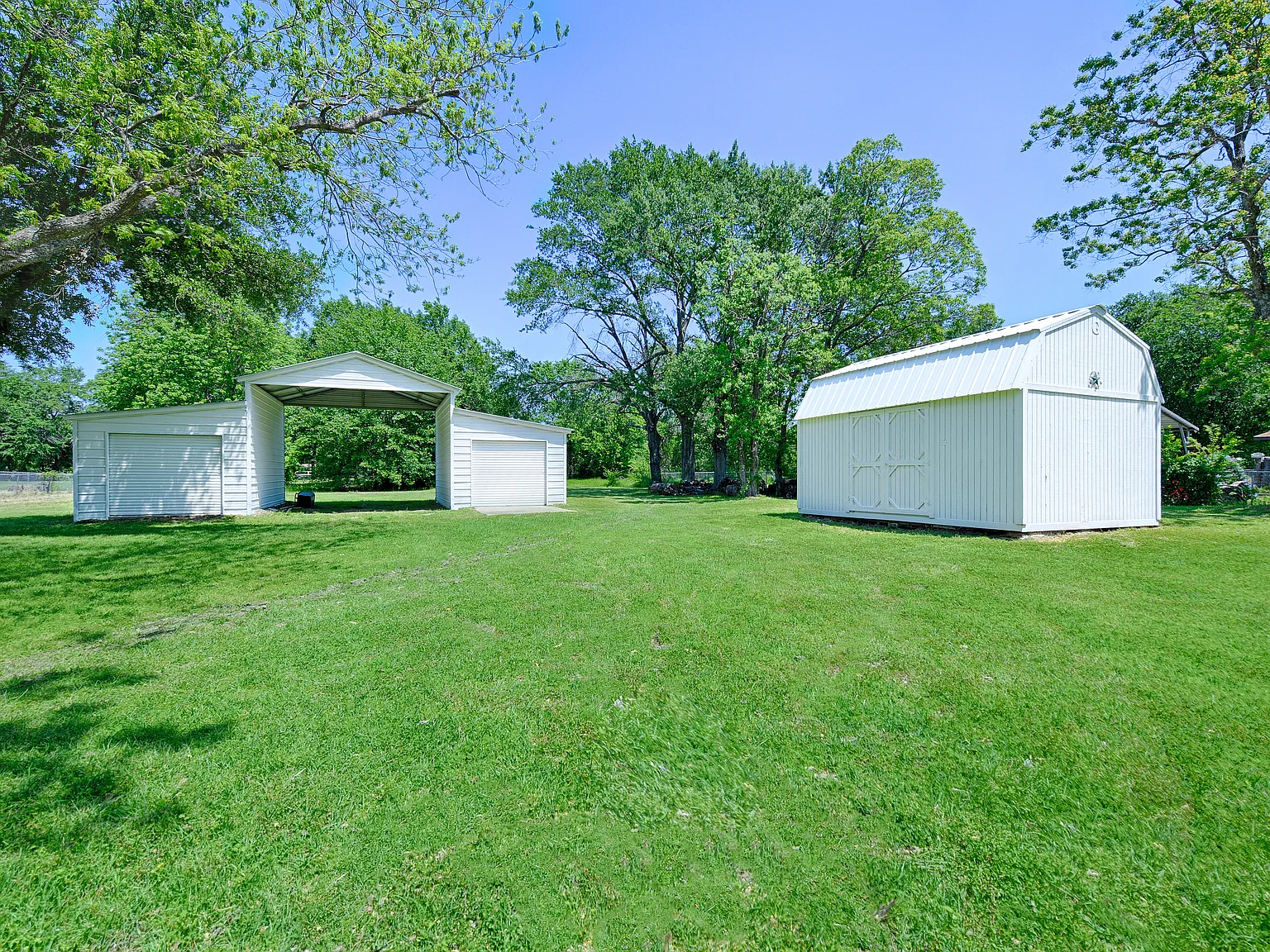3 bed, 1200 sqft, $1,850 — Photo 2