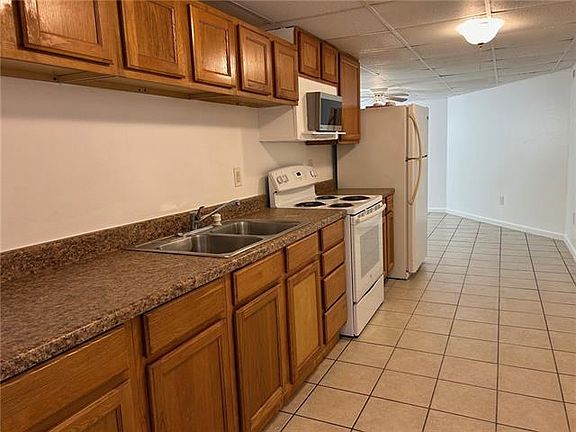 4th image of 5653 Woodlawn Pl APT B