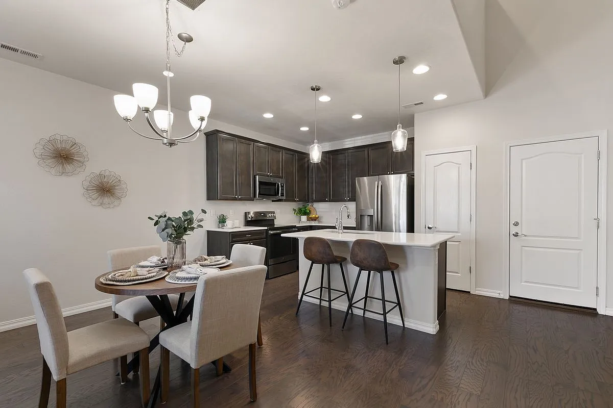 1191 Solitaire St — Photo 4