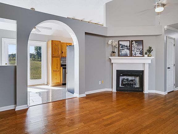 5th image of 34 Alder Ct