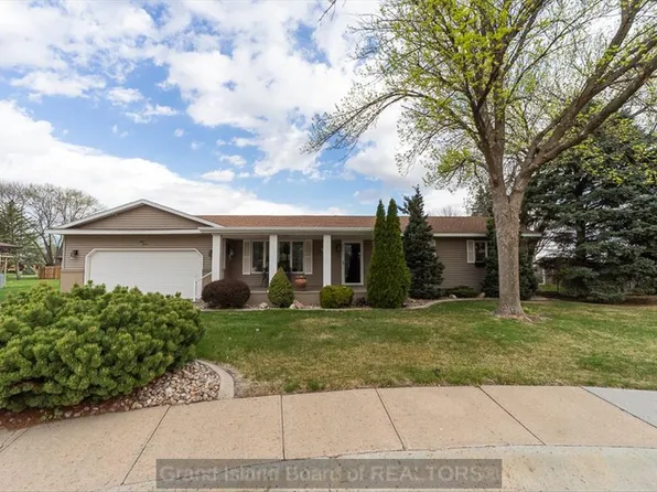 1512 Spruce Rd, Grand Island, NE 68801