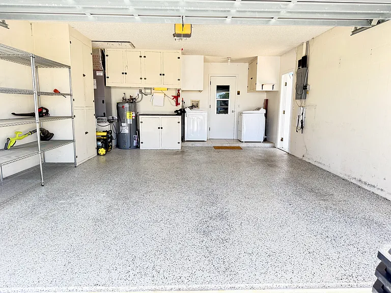 709 Hickory Ln — Photo 17