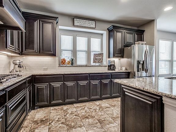 3rd image of 904 Travers Dr