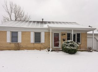 261 Mohawk Trl, Buffalo Grove, IL 60089