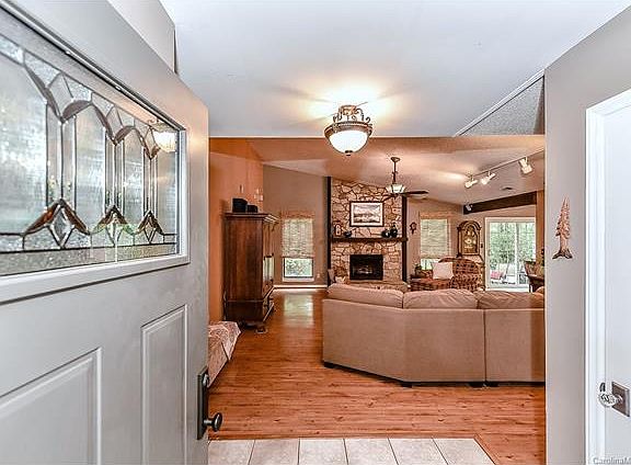 4th image of 4019 Bon Rea Dr